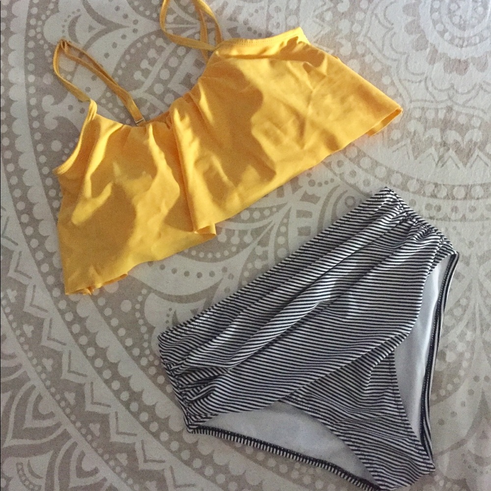 Women’s swimsuit bikini high waisted new no tags.